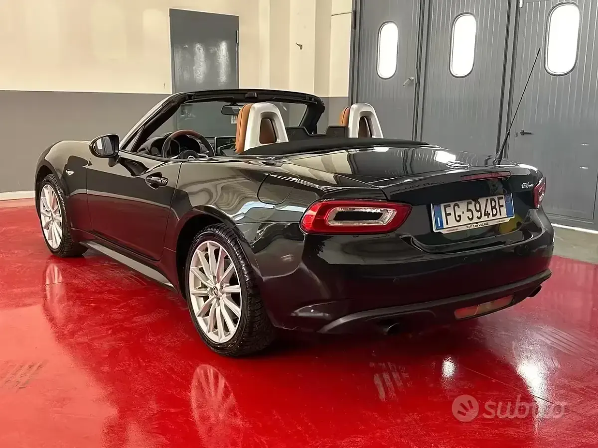 Occasion Fiat 124 Spider Lusso 140 PK (102 kW) 2016 Zwart Cabriolet