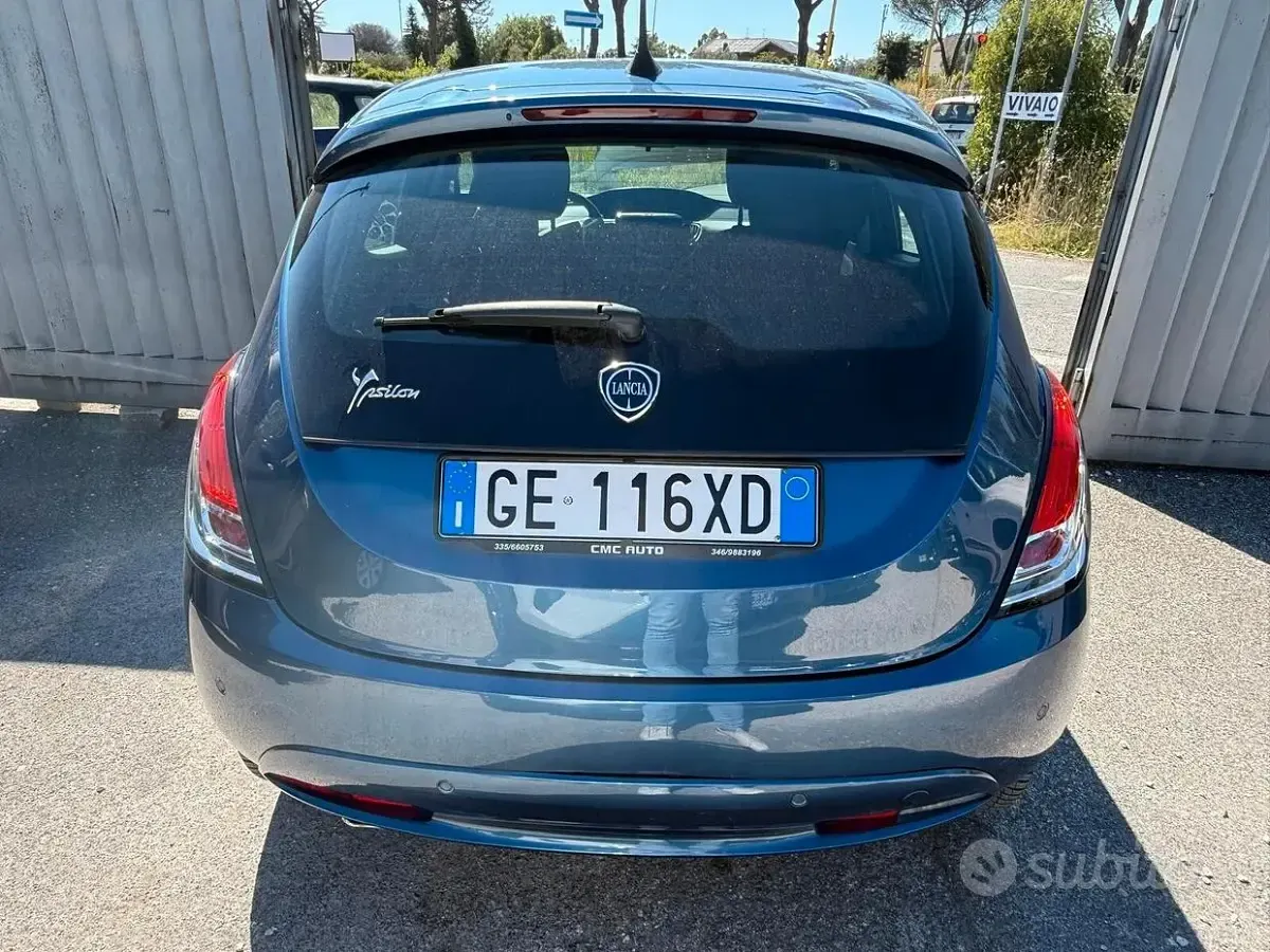 Usata Lancia Ypsilon Gold 69 CV (50 kW) 2021 Blu Utilitaria