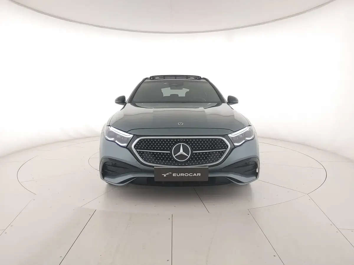 Usata Mercedes E450 Premium Plus 367 CV (269 kW) 2024 Verde Station wagon