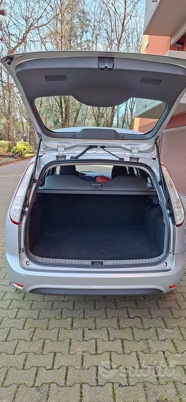 Usata Ford Focus Style 110 CV (80 kW) 2011 Grigio Station wagon