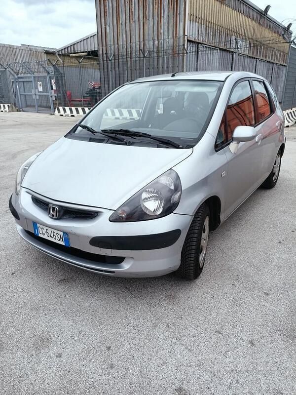 Usata 2004 Honda Jazz Due volumi | 2500 € (Buon prezzo) - Immagine 1/4