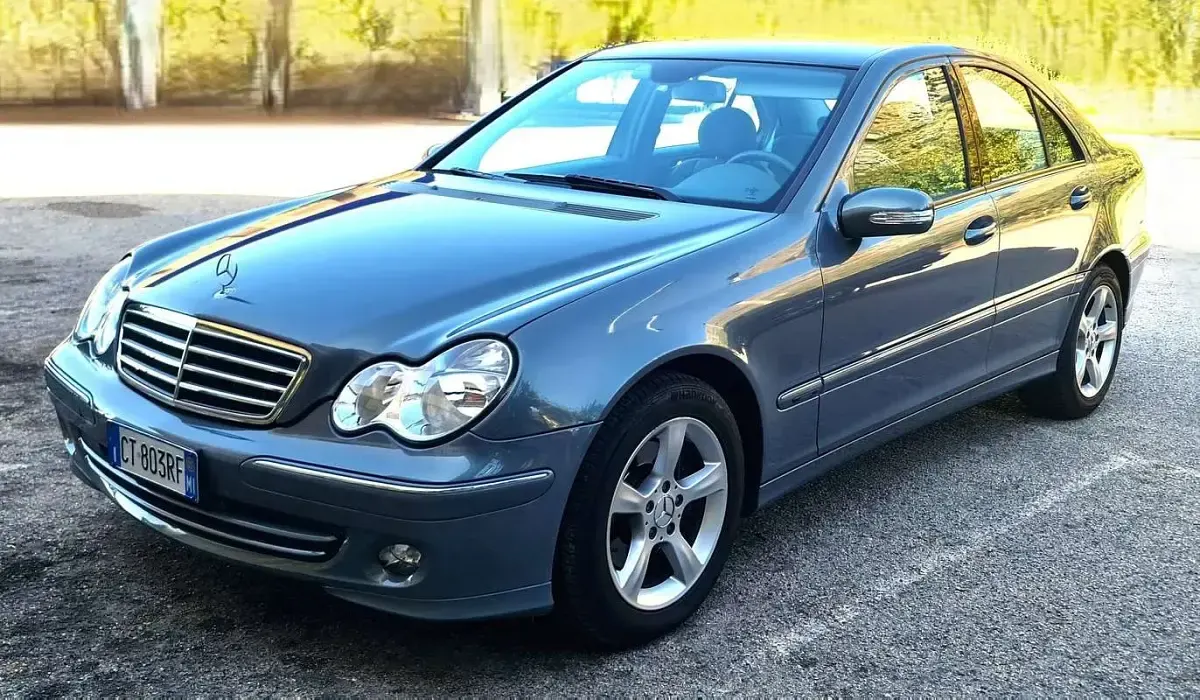 Usata Mercedes C320 Avantgarde 218 CV (160 kW) 2005 Grigio Berlina