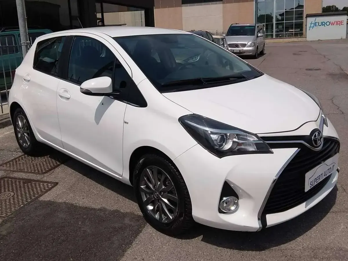 Usata Toyota Yaris Active 69 CV (50 kW) 2017 Bianco Berlina