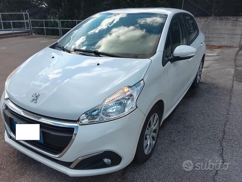 Usata Peugeot 208 Allure 74 CV (54 kW) 2018 Bianco Utilitaria