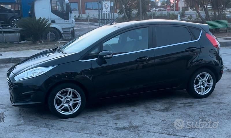 Usata Ford Fiesta Titanium 75 CV (55 kW) 2015 Nero Utilitaria