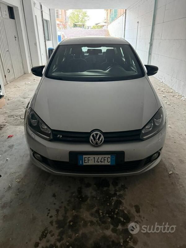 Grigio Usata 2010 VW Golf VI Due volumi | 6800 € (Buon prezzo) - Immagine 1/4