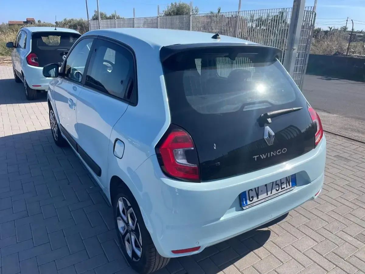 Usata Renault Twingo Equilibre 65 CV (47 kW) 2024 Blu Utilitaria
