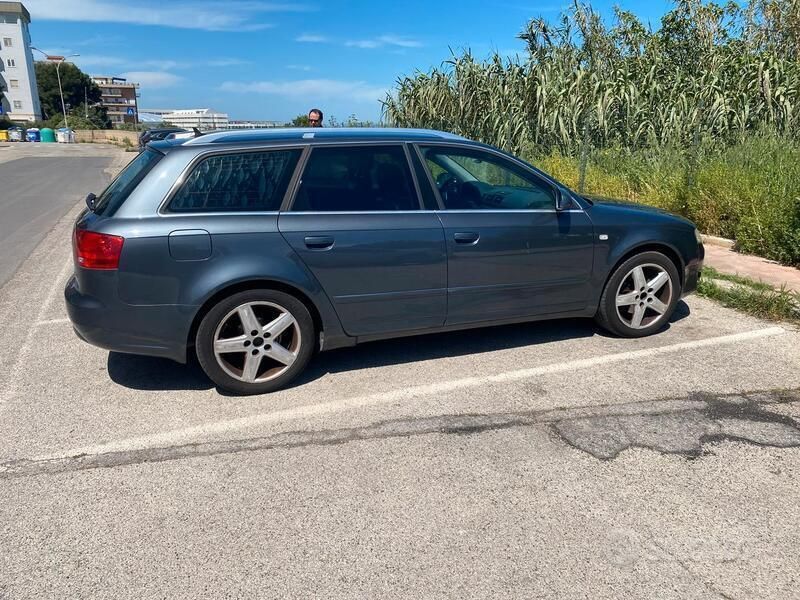 Grigio Usata 2006 Audi A4 Station wagon | 3000 € (Buon prezzo) - Immagine 1/4