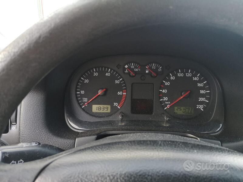 Usata VW Golf IV 75 CV (55 kW) 2001 Grigio Utilitaria