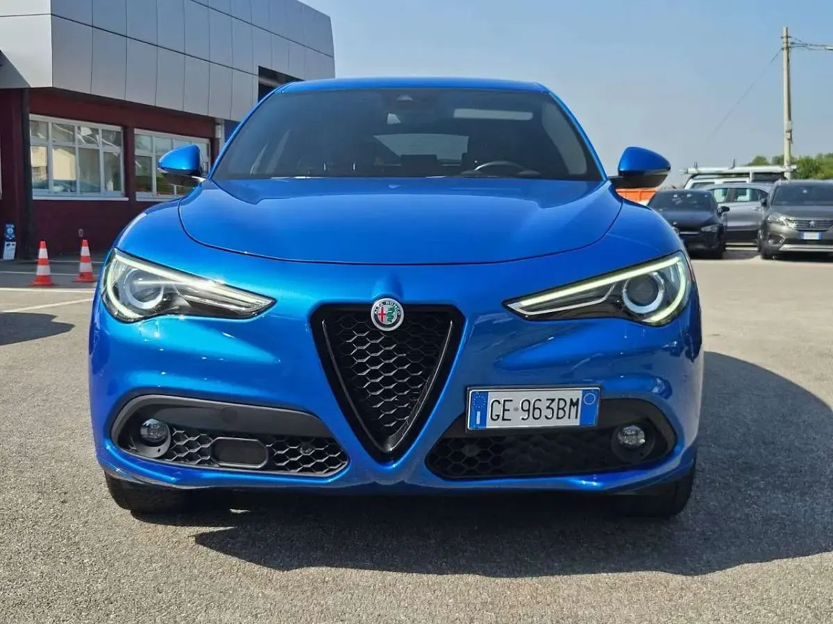 Usata Alfa Romeo Stelvio Veloce 209 CV (153 kW) 2021 Blu/azzurro SUV