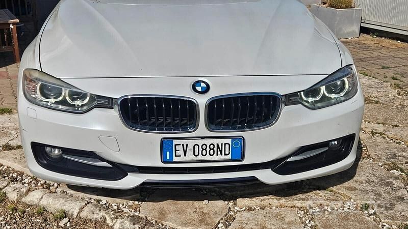 Usata BMW 320 Sport Line 190 CV (139 kW) 2015 Bianco Berlina