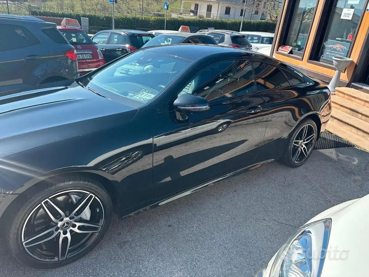 Usata Mercedes E220 AMG Line Premium Plus 194 CV (142 kW) 2018 Nero Coupé
