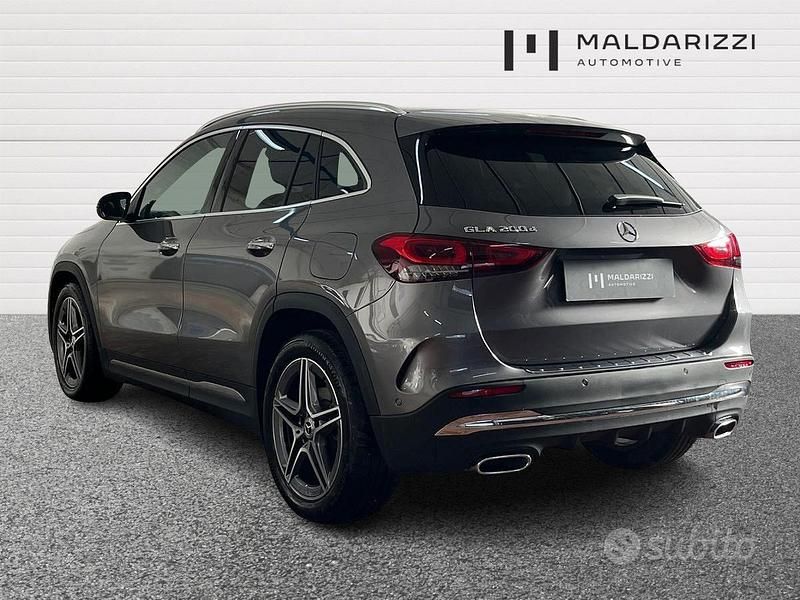 Usata Mercedes GLA200 Premium 150 CV (110 kW) 2023 Grigio SUV