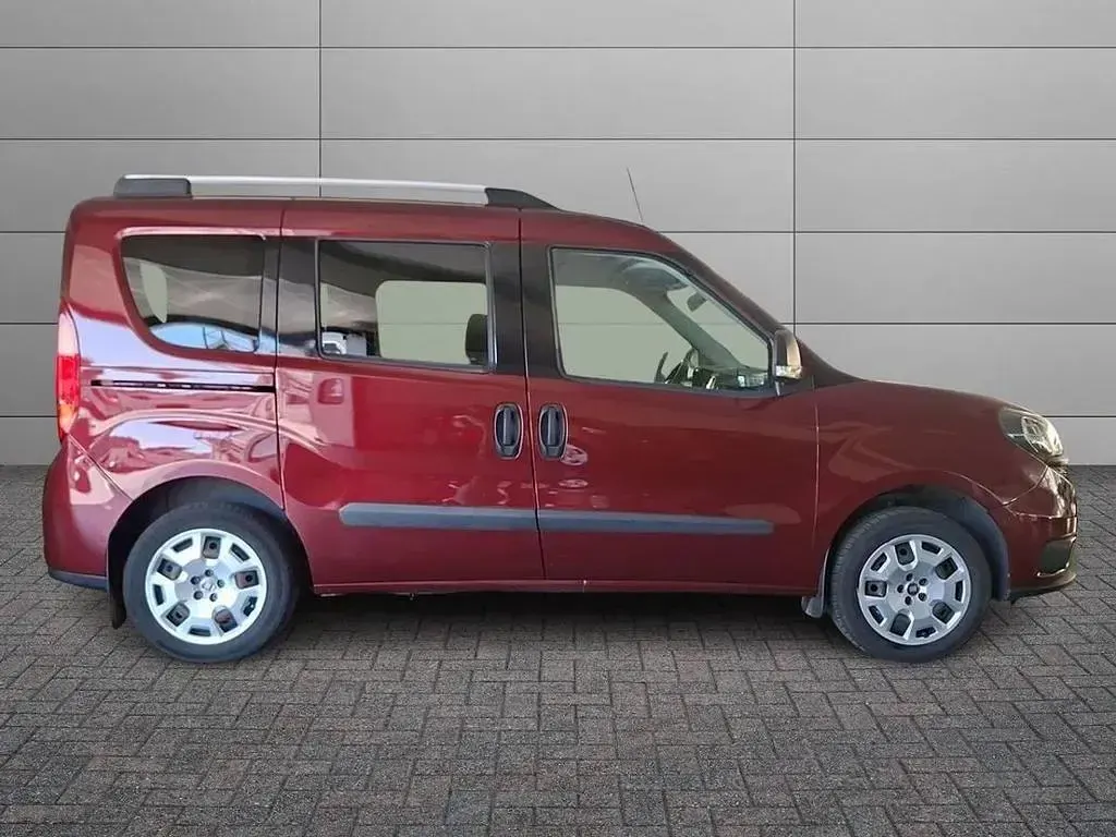 Usata Fiat Doblò Easy 120 CV (88 kW) 2019 Rosso Monovolume