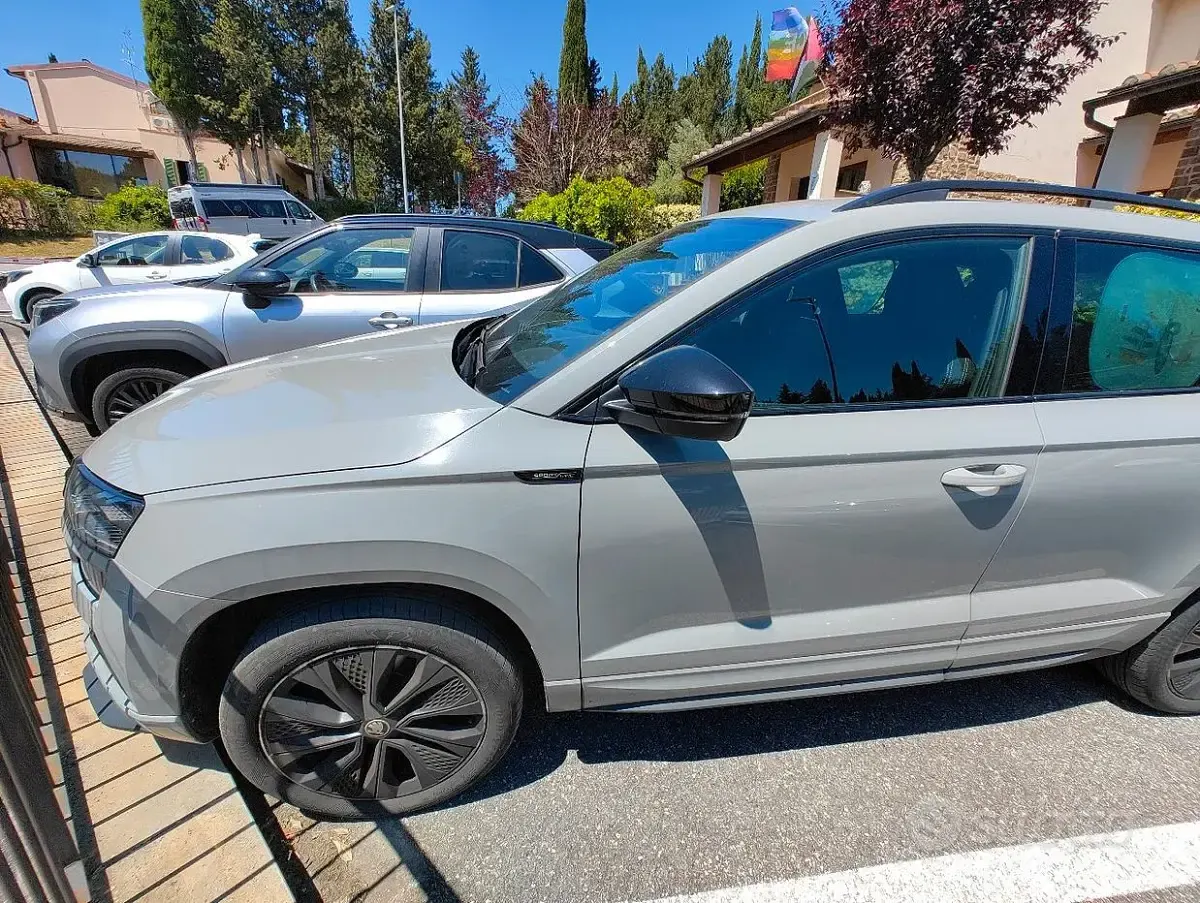 Usata Skoda Karoq SportLine 150 CV (110 kW) 2024 Grigio SUV