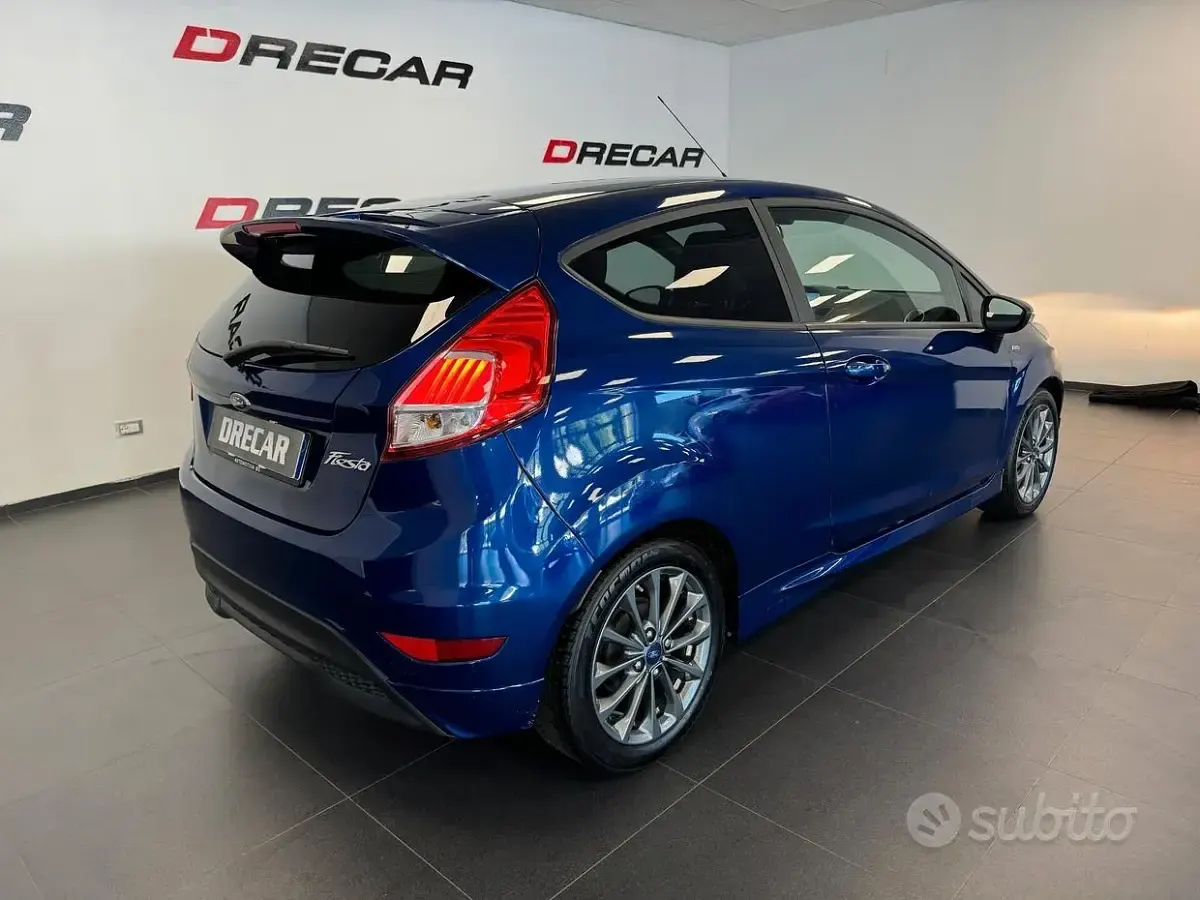 Usata Ford Fiesta ST-Line 75 CV (55 kW) 2017 Bluazzurro Utilitaria