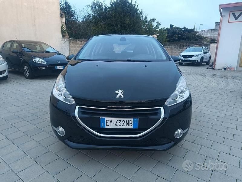 Usata Peugeot 208 Allure 68 CV (50 kW) 2015 Nero Utilitaria