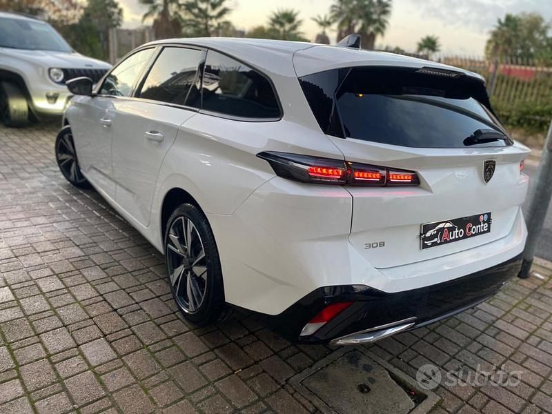Usado Peugeot 308 Allure 131 CV (96 kW) 2022 Blanco Familiar