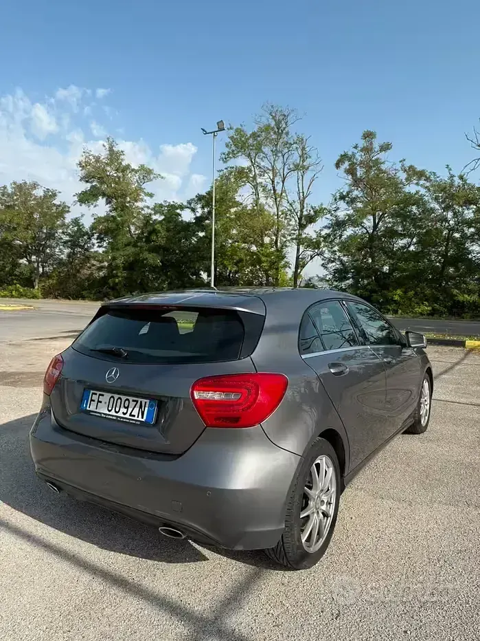 Usata Mercedes A180 109 CV (80 kW) 2016 Grigio Utilitaria