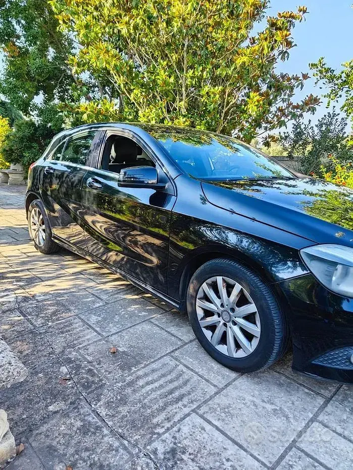 Usata Mercedes A180 109 CV (80 kW) 2013 Nero Utilitaria