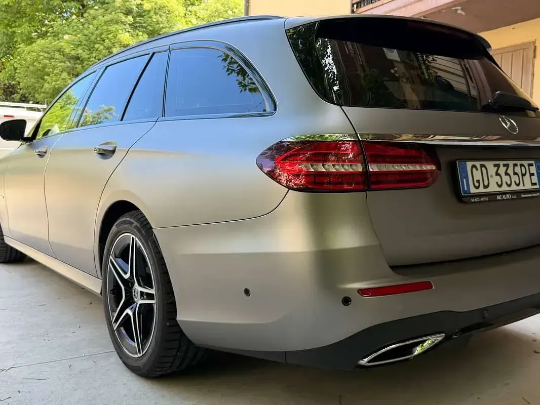 Usata Mercedes E300 Premium Plus 194 CV (142 kW) 2021 Oro Station wagon