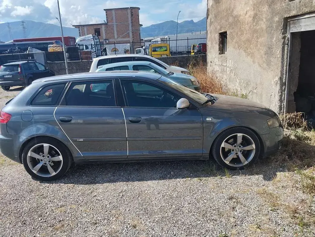 Usata Audi A3 Ambiente 140 CV (102 kW) 2005 Grigio Utilitaria