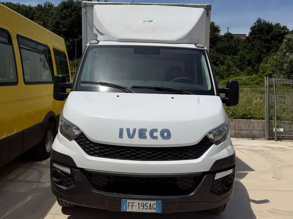Usata Iveco Daily 145 CV (106 kW) 2016 Bianco Furgone