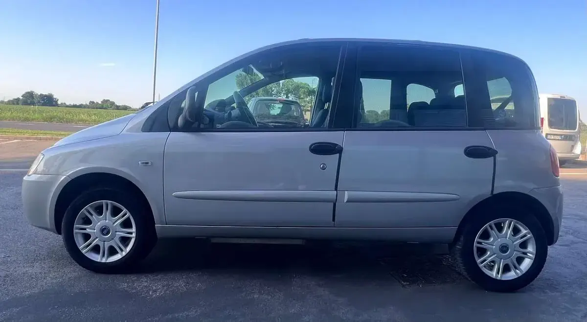 Usata Fiat Multipla Active 92 CV (67 kW) 2005 Argento Monovolume