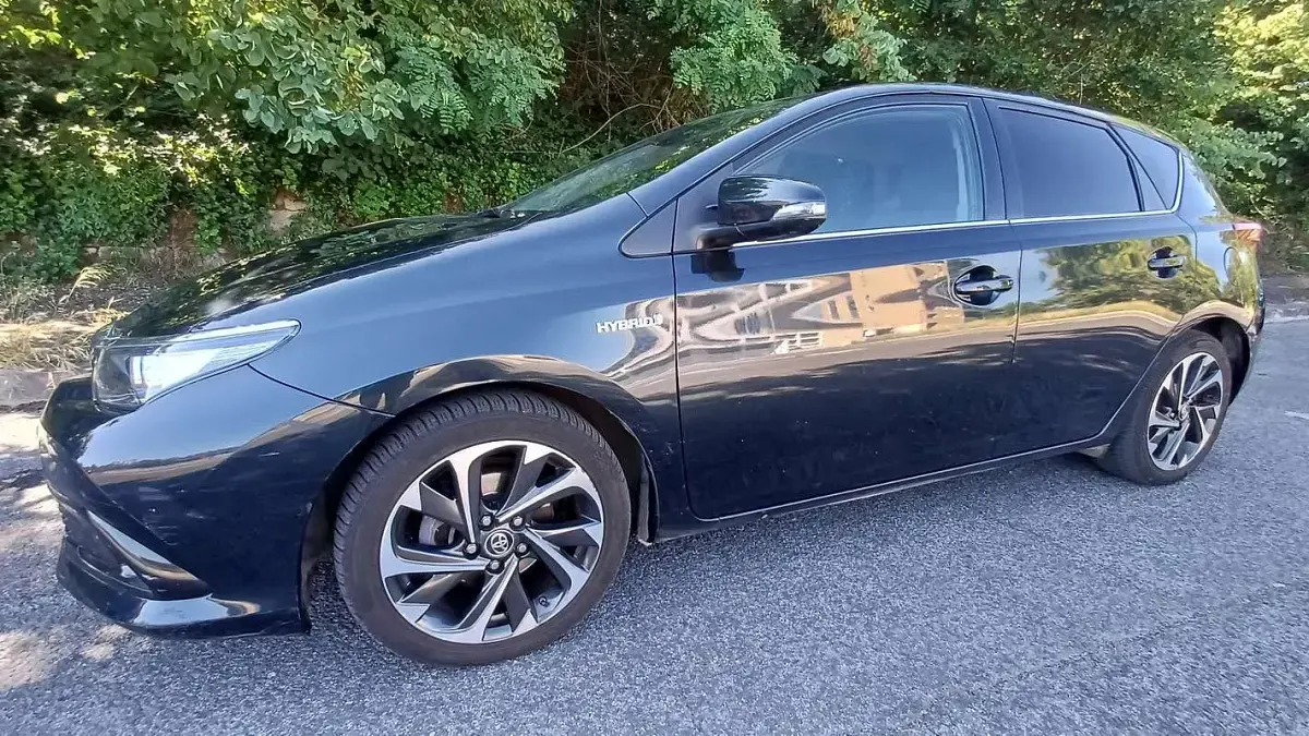 Usata Toyota Auris Hybrid Active 99 CV (72 kW) 2015 Berlina