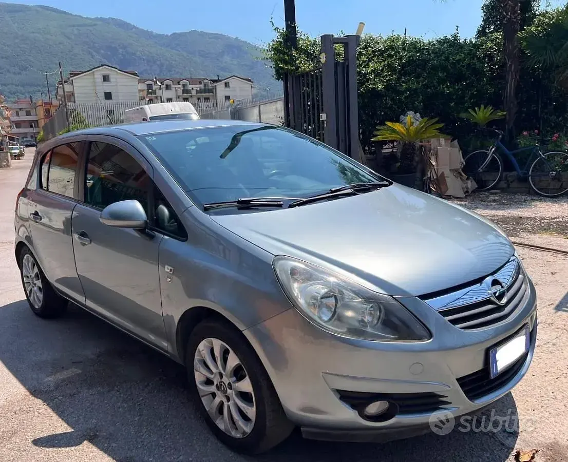 Usata Opel Corsa Edition 94 CV (69 kW) 2011 Utilitaria