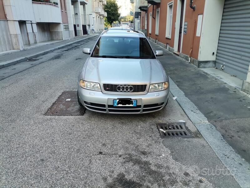Grigio Usata 2001 Audi A4 Station wagon | 10.000 € - Immagine 1/4