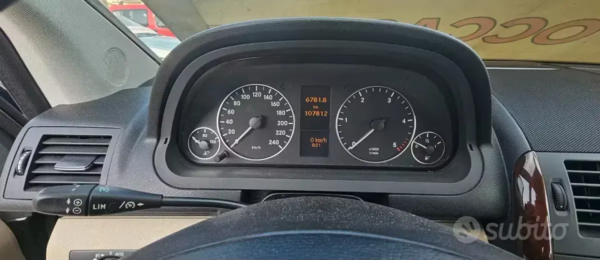 Usata Mercedes A180 Avantgarde 109 CV (80 kW) 2011 Nero Utilitaria