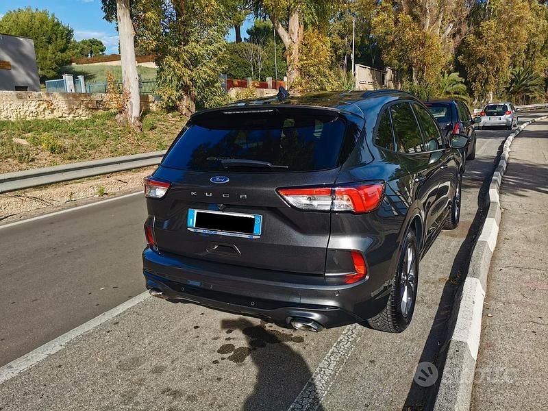 Usata Ford Kuga 120 CV (88 kW) 2022 Grigio SUV
