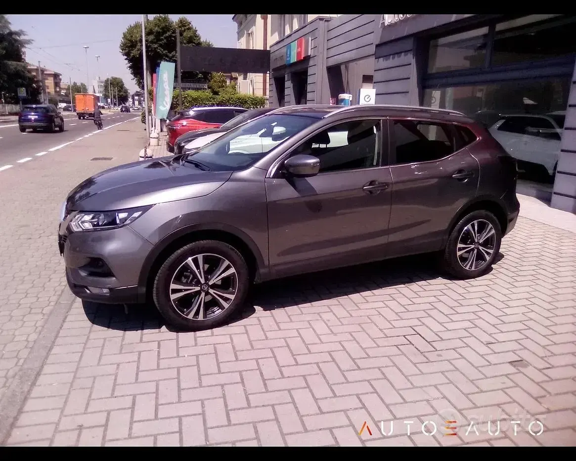 Usata Nissan Qashqai Acenta Premium 140 CV (102 kW) 2021 Grigio SUV