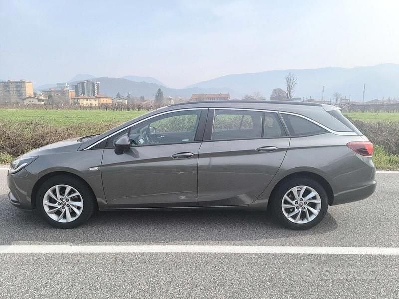 Usata Opel Astra 110 CV (80 kW) 2018 Grigio Station wagon