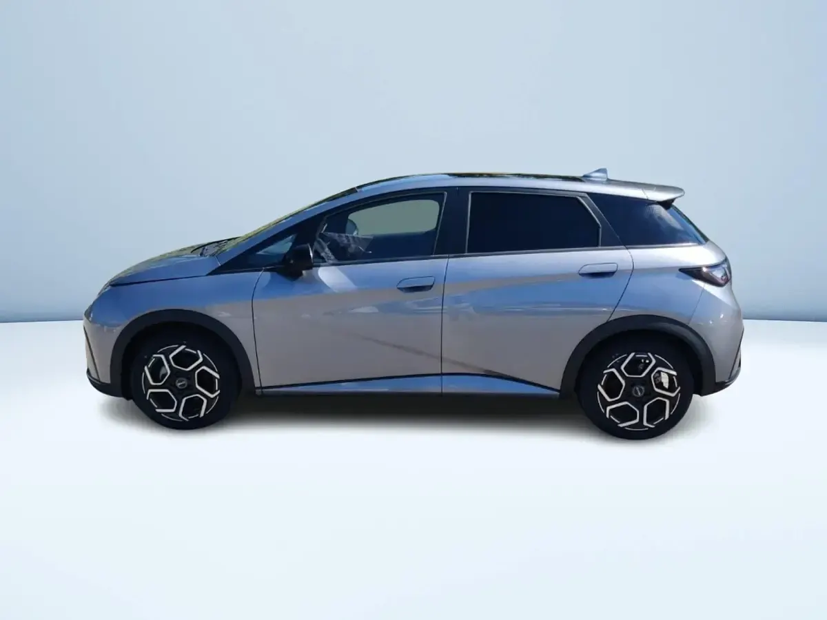 Nuova BYD Dolphin Design 150 kW (204 CV) 2026 Grigio scuro metallizzato Utilitaria