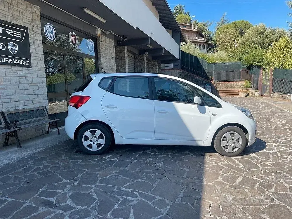 Usata Kia Venga 90 CV (66 kW) 2013 Bianco Utilitaria
