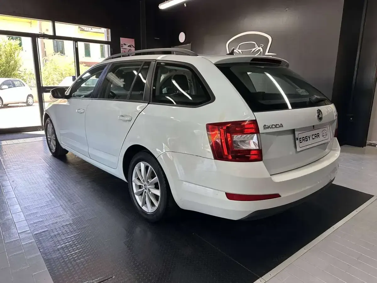 Usata Skoda Octavia G-TEC Executive 110 CV (80 kW) 2014 Bianco Station wagon