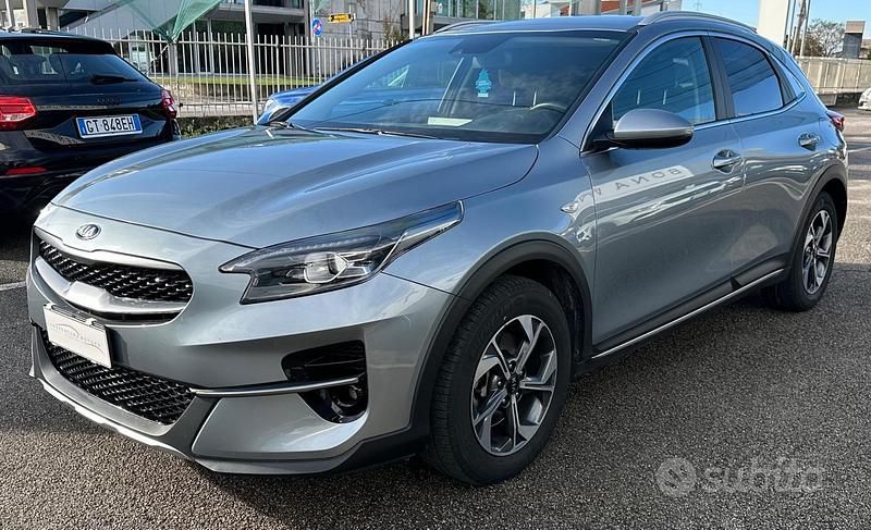 Grigio Usata 2021 Kia XCeed SUV | 15.800 € (Buon prezzo) - Immagine 1/4