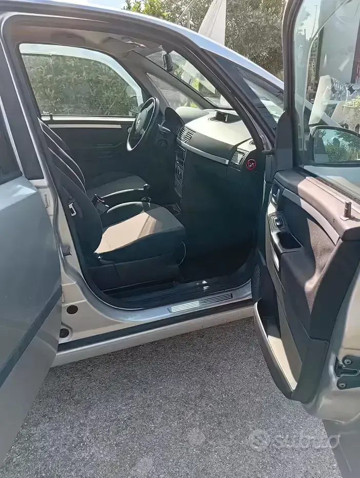 Usata Opel Meriva Enjoy 101 CV (74 kW) 2004 Grigio Monovolume
