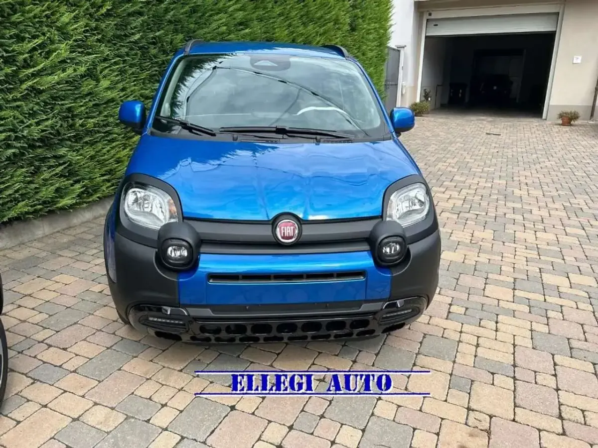 Nuova Fiat Panda Cross Cross 65 CV (47 kW) 2026 Blue italia Utilitaria