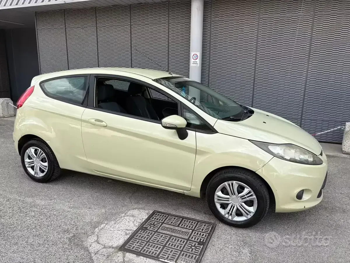 Usata Ford Fiesta Titanium 90 CV (66 kW) 2009 Berlina