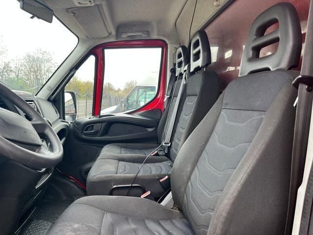 Usata Iveco 35.12 116 CV (85 kW) 2017 Rosso Furgone