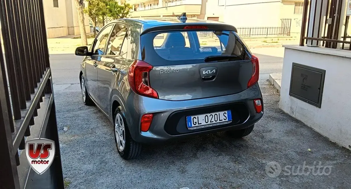 Usata Kia Picanto Urban 65 CV (47 kW) 2022 Grigio Utilitaria