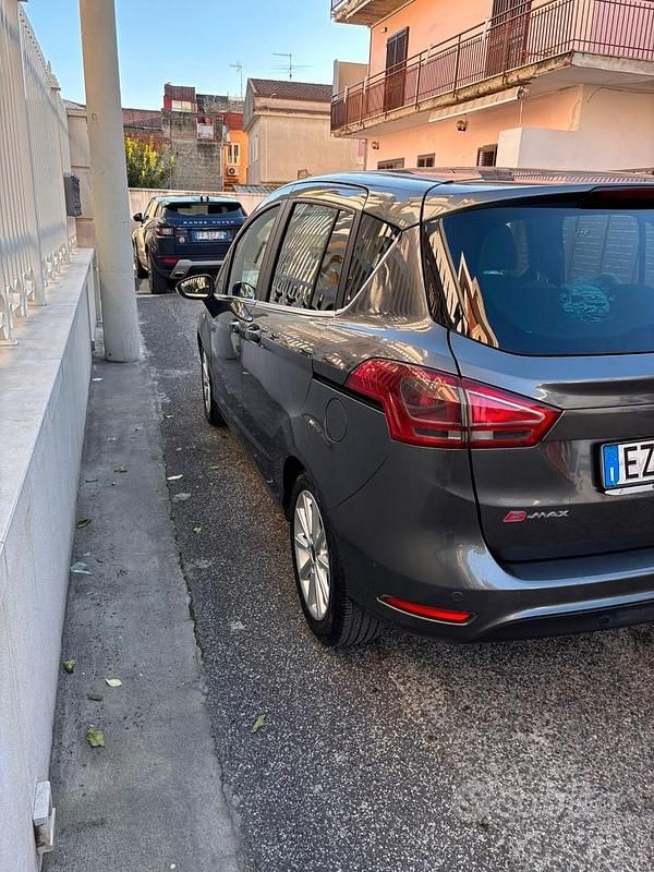 Usata Ford B-MAX 75 CV (55 kW) 2015 Grigio Monovolume