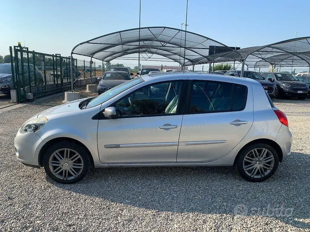 Usata Renault Clio II 75 CV (55 kW) 2011 Grigio Berlina