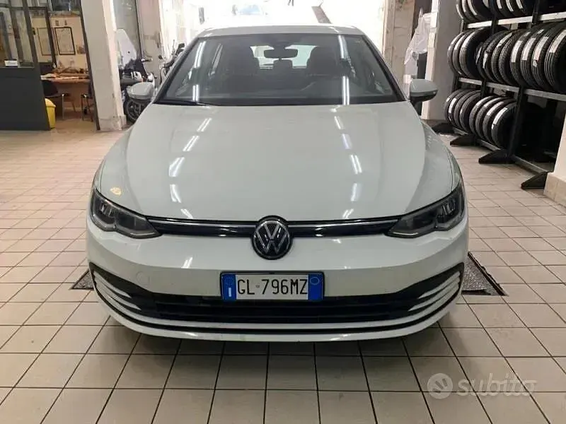 Usata VW Golf VIII Life 116 CV (85 kW) 2022 Bianco Berlina