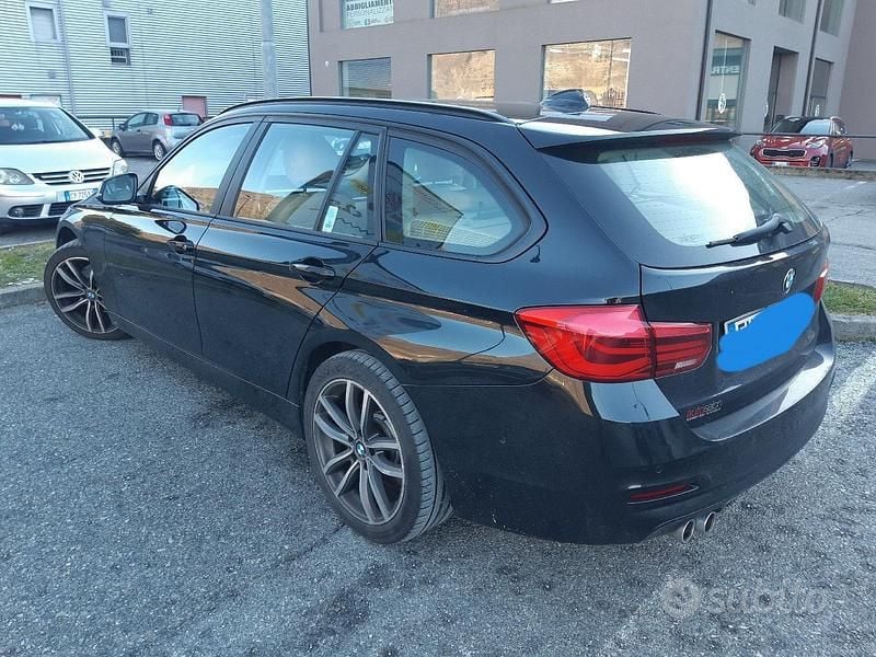 Begagnad BMW 330 2016 Svart Kombi