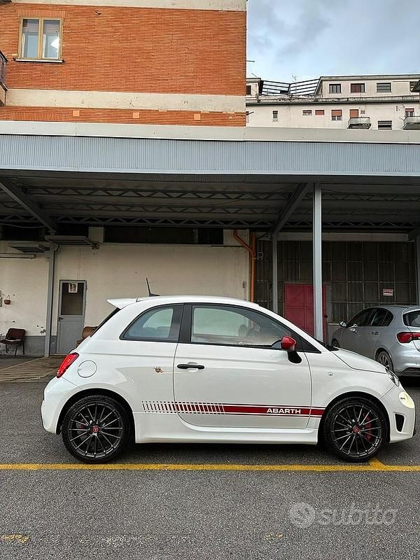 Usata Abarth 695 Competizione 180 CV (132 kW) 2023 Bianco Utilitaria