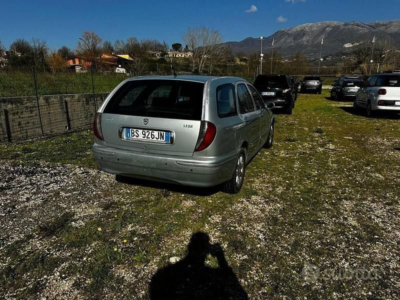 Usata Lancia Lybra 110 CV (80 kW) 2001 Grigio Station wagon